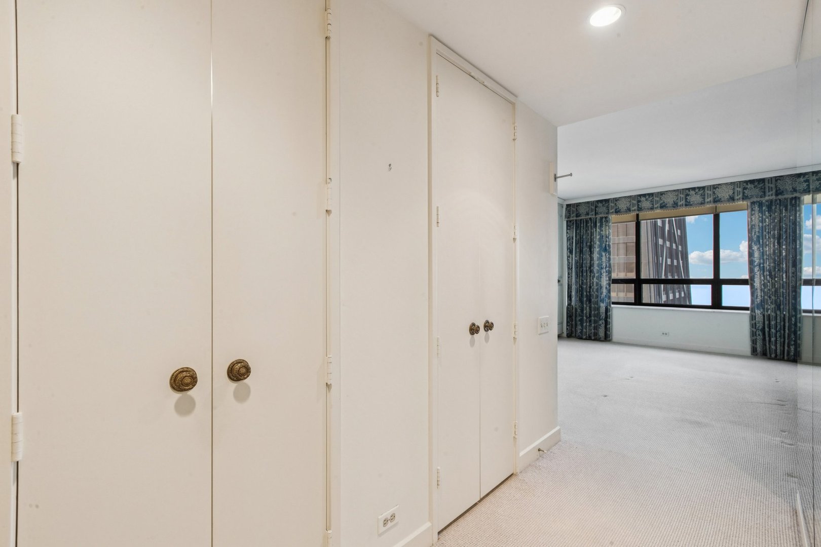 180 E PEARSON Street Unit: 4202