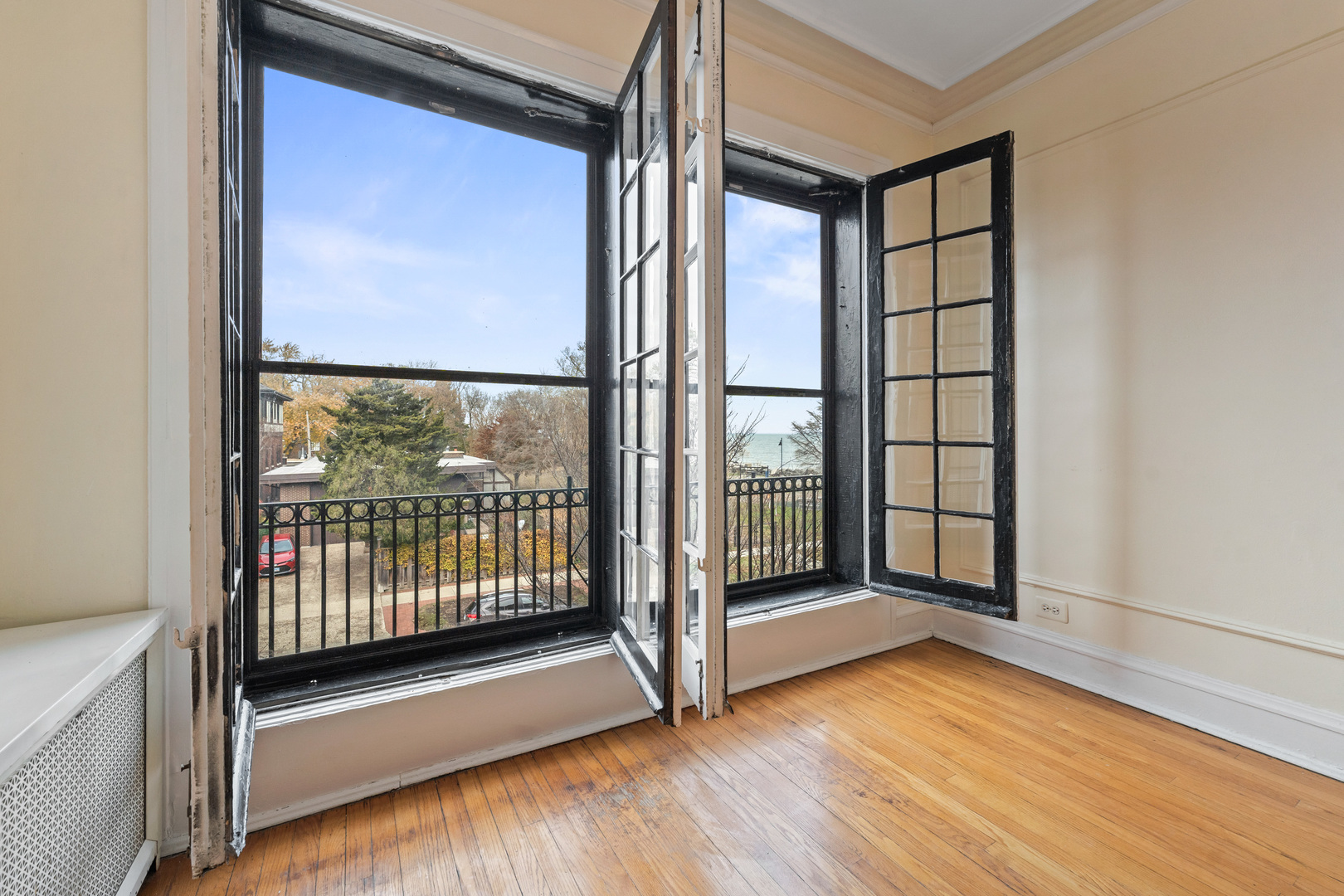 628 Sheridan Square Unit: 2