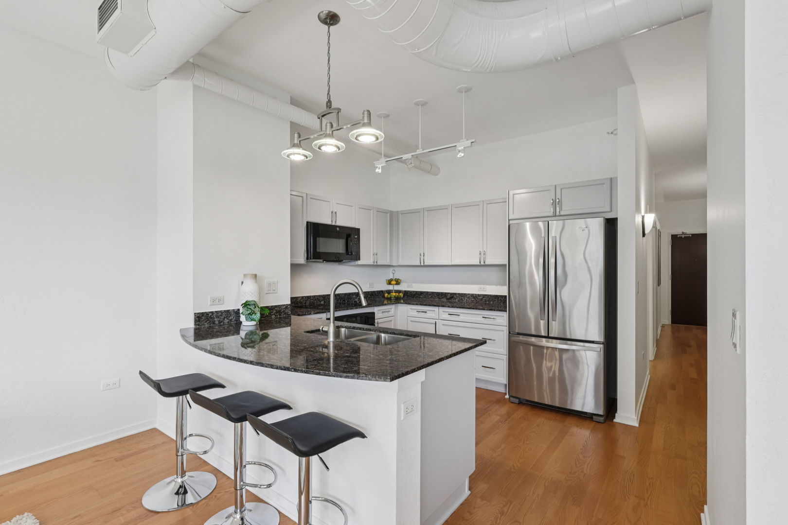 807 Davis Street Unit: 403