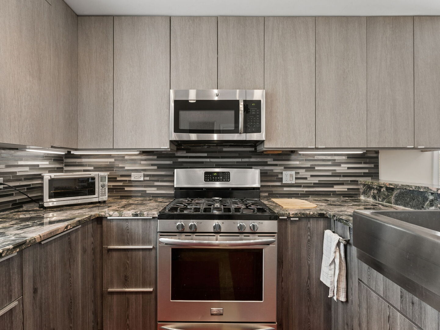 4650 N Saint Louis Avenue Unit: 1D