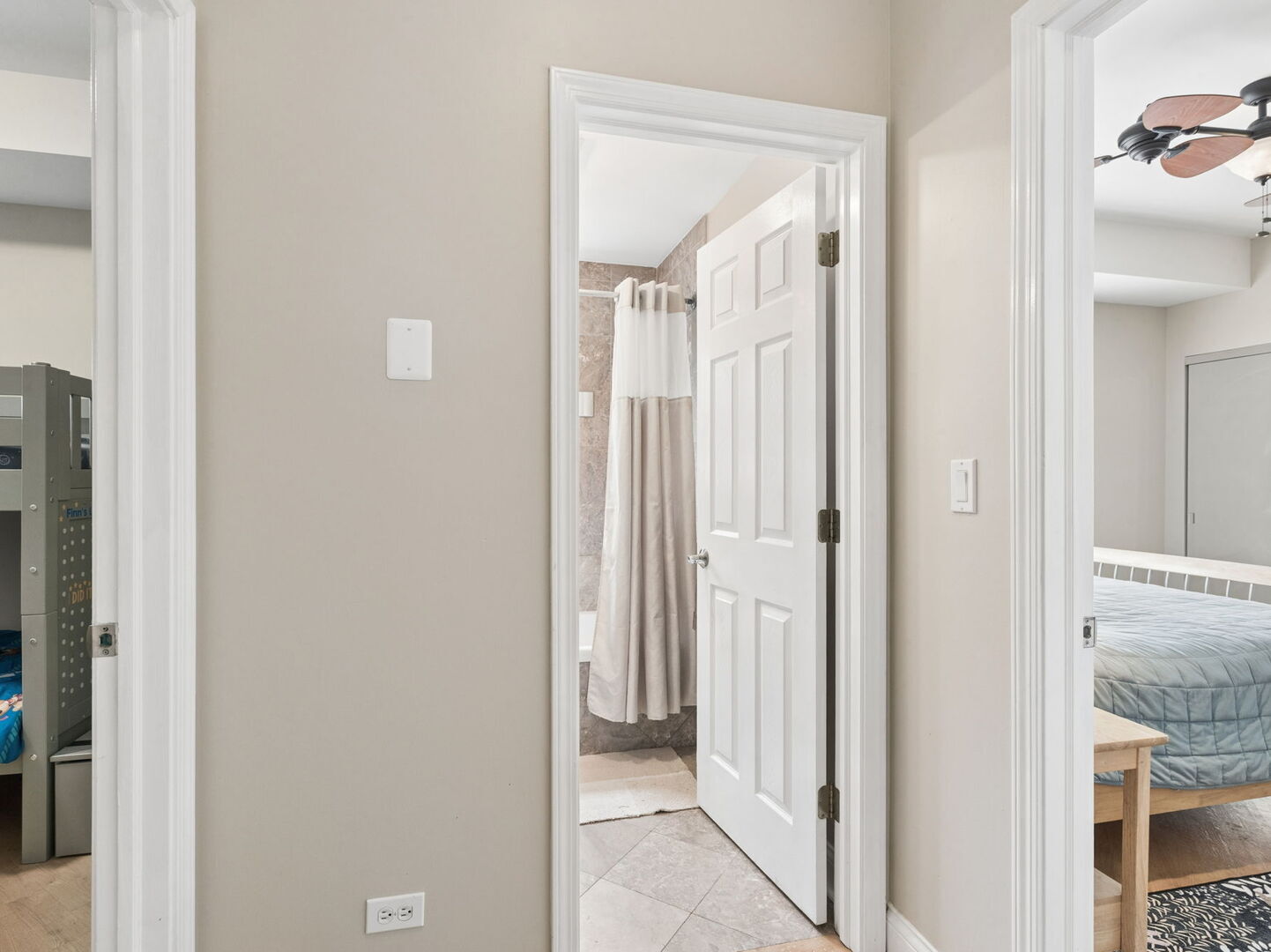 4650 N Saint Louis Avenue Unit: 1D