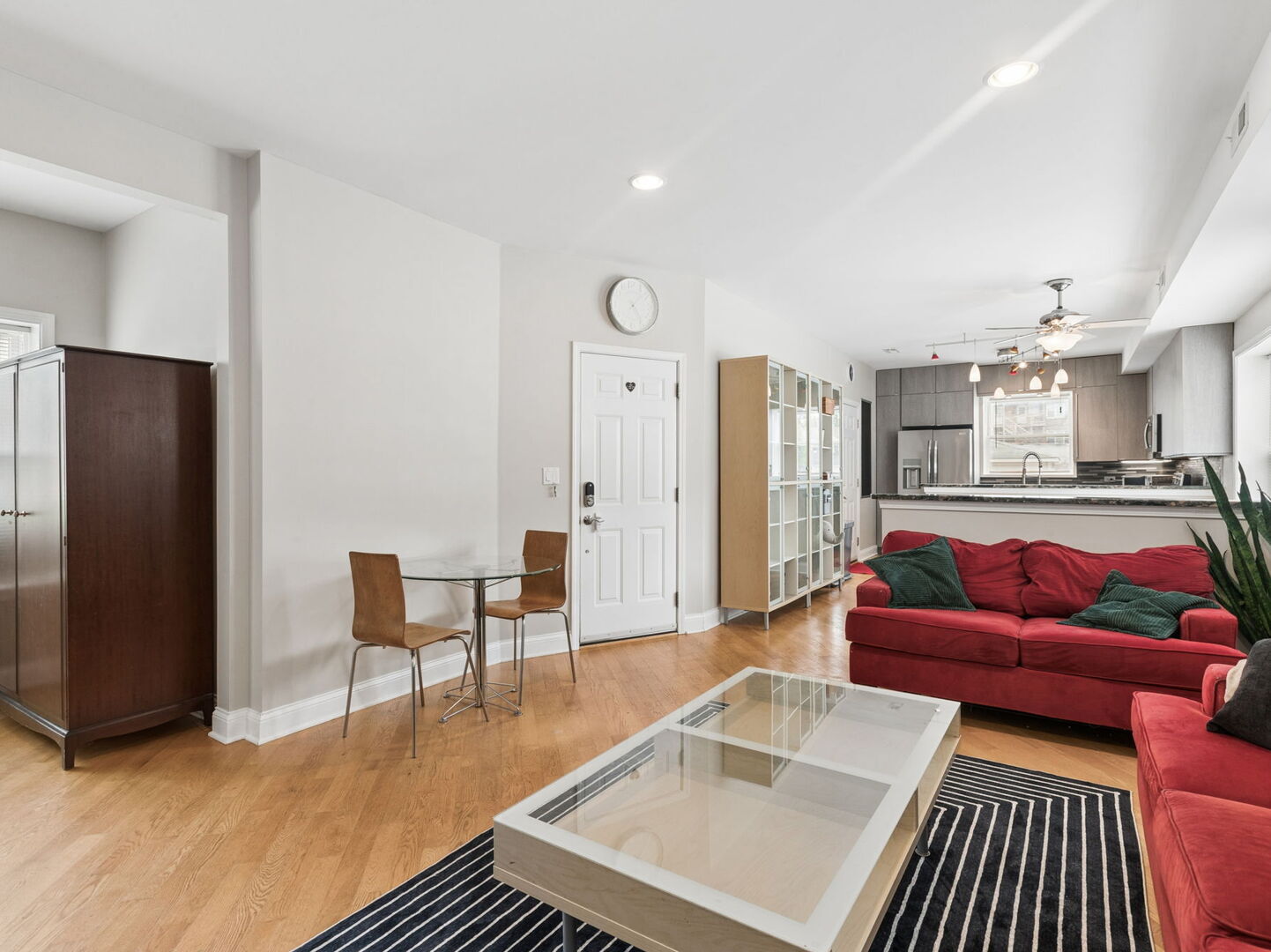 4650 N Saint Louis Avenue Unit: 1D