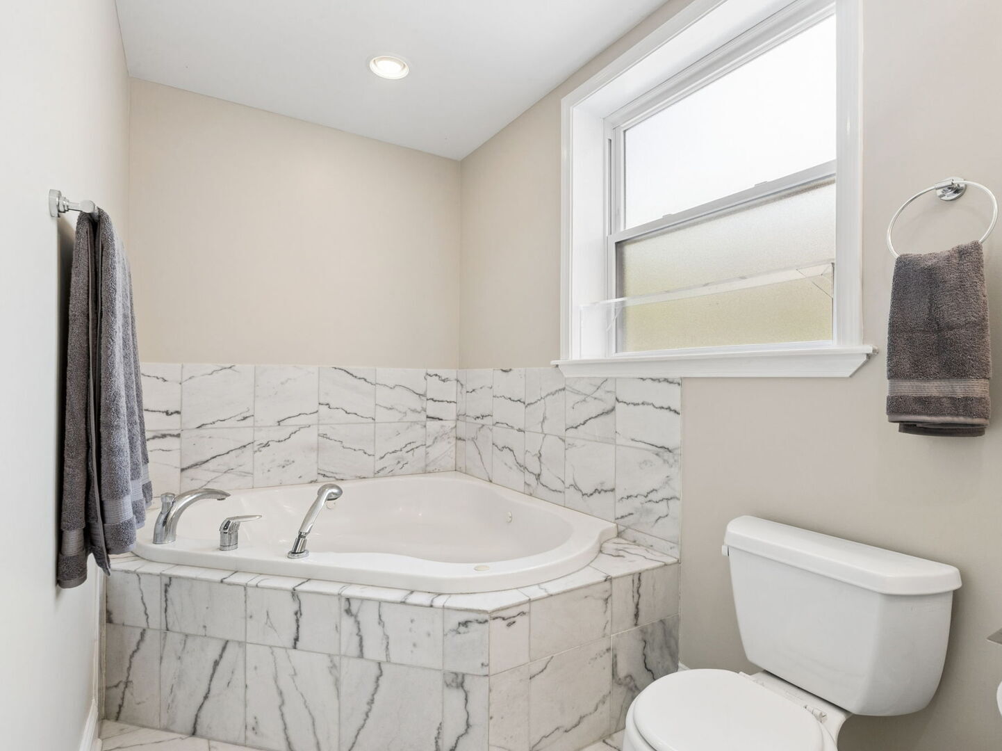 4650 N Saint Louis Avenue Unit: 1D
