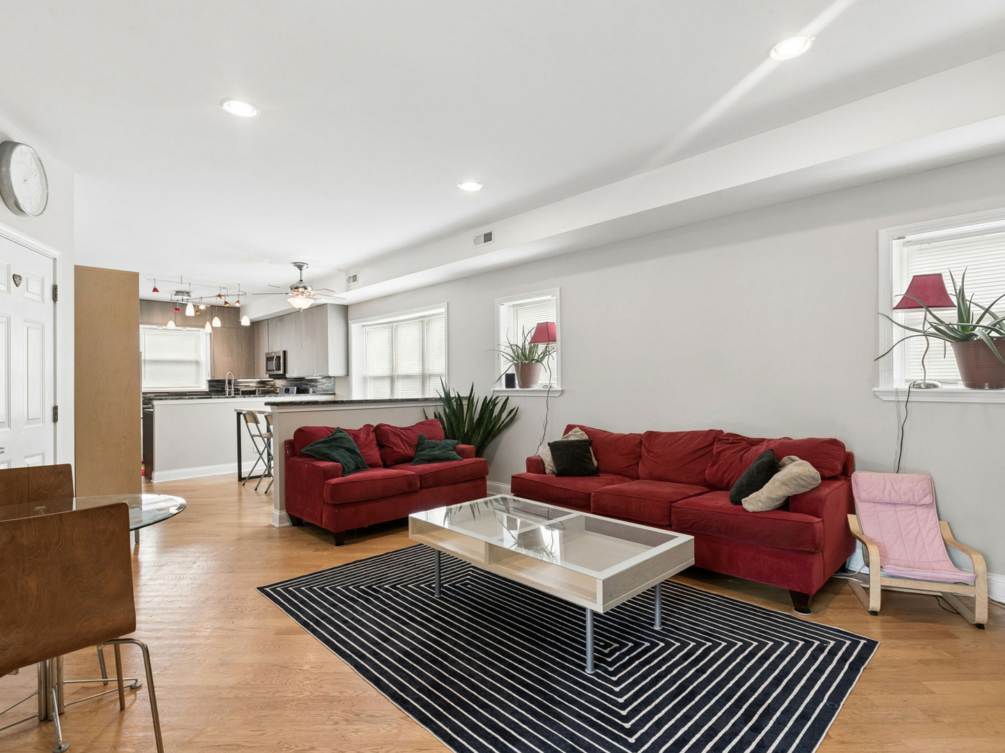 4650 N Saint Louis Avenue Unit: 1D