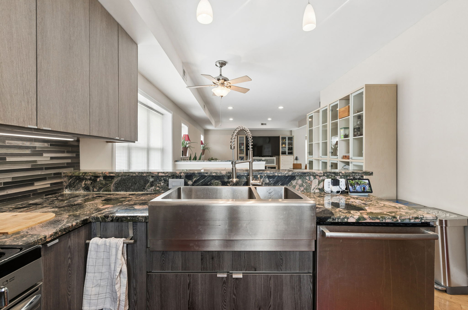4650 N Saint Louis Avenue Unit: 1D