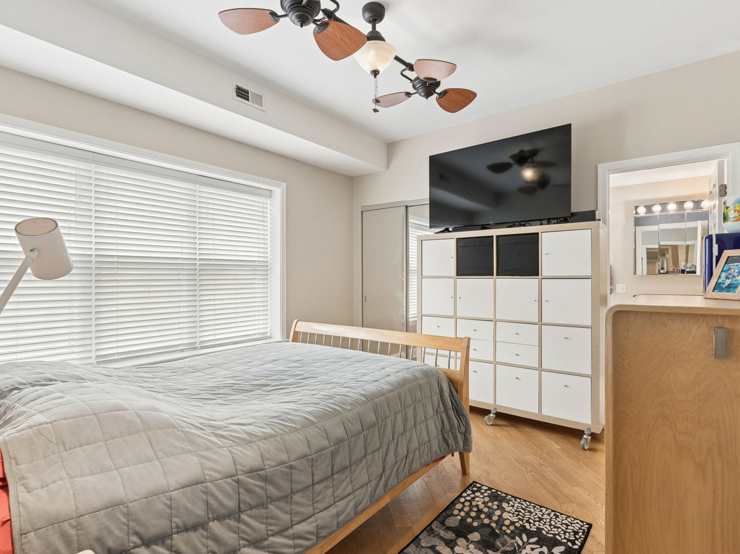 4650 N Saint Louis Avenue Unit: 1D