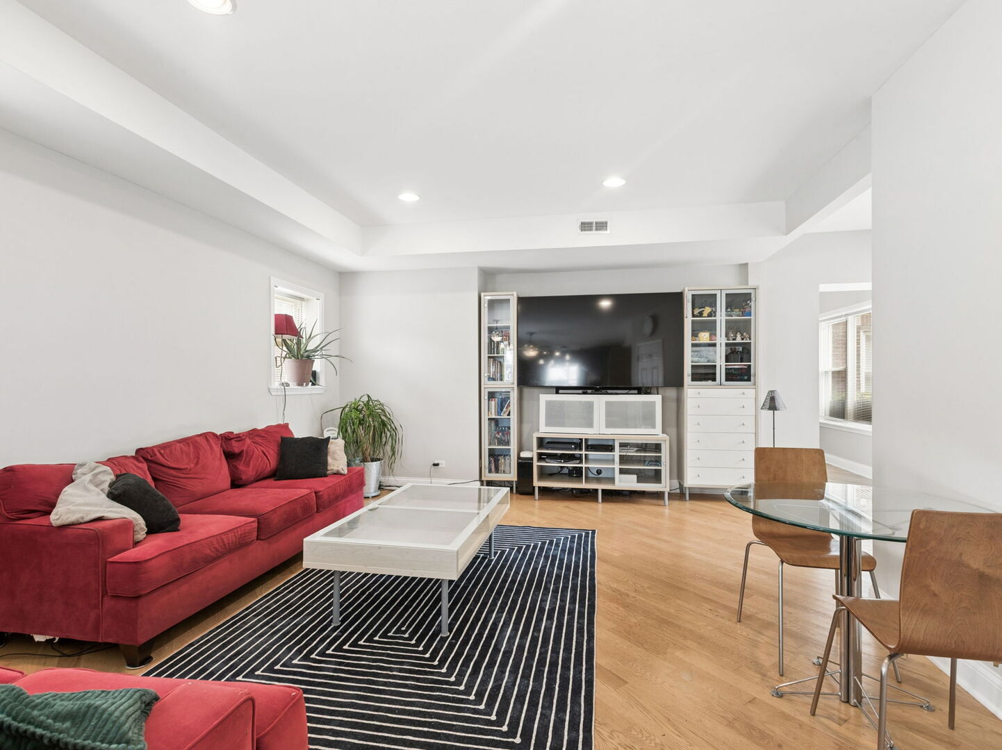 4650 N Saint Louis Avenue Unit: 1D