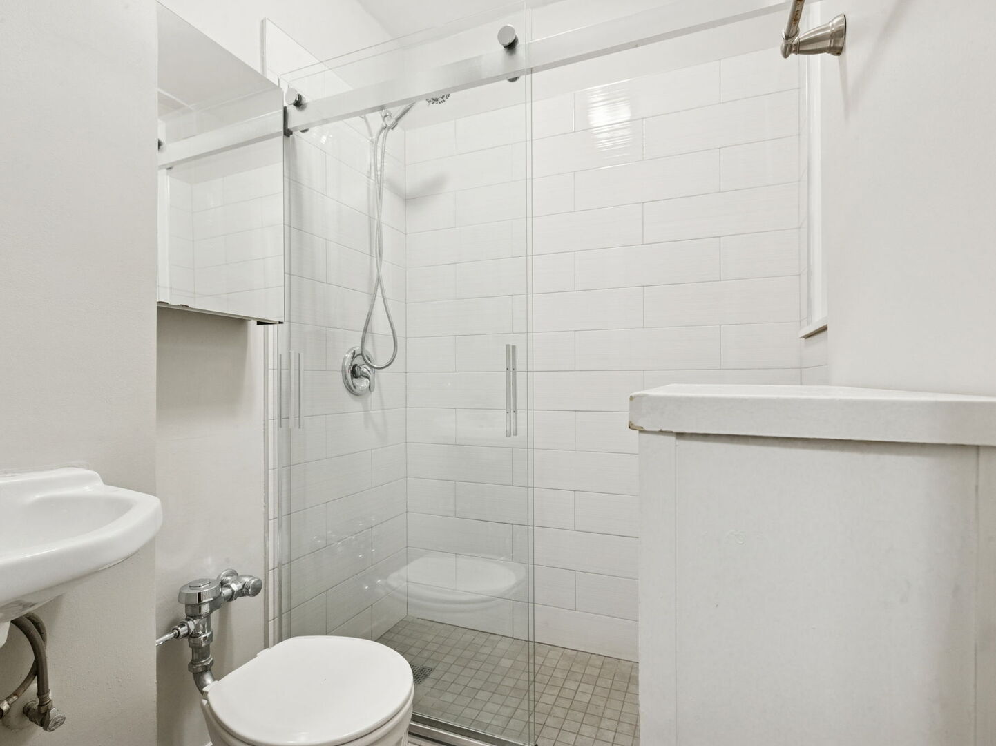 1040 W Balmoral Avenue Unit: 4B