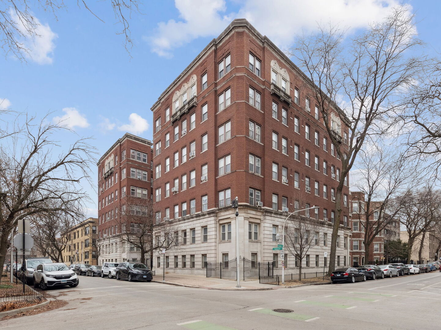 1040 W Balmoral Avenue Unit: 4B