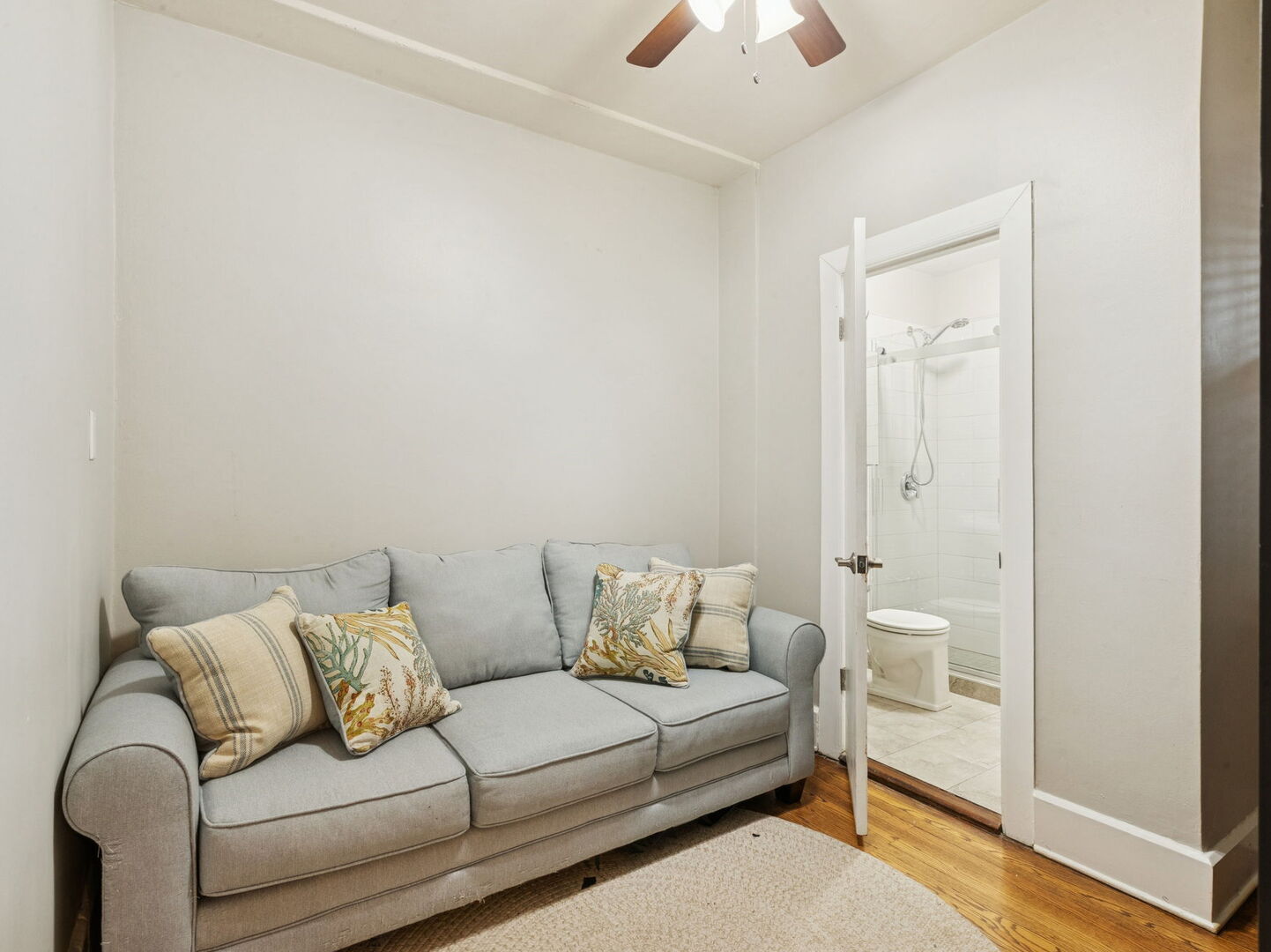 1040 W Balmoral Avenue Unit: 4B