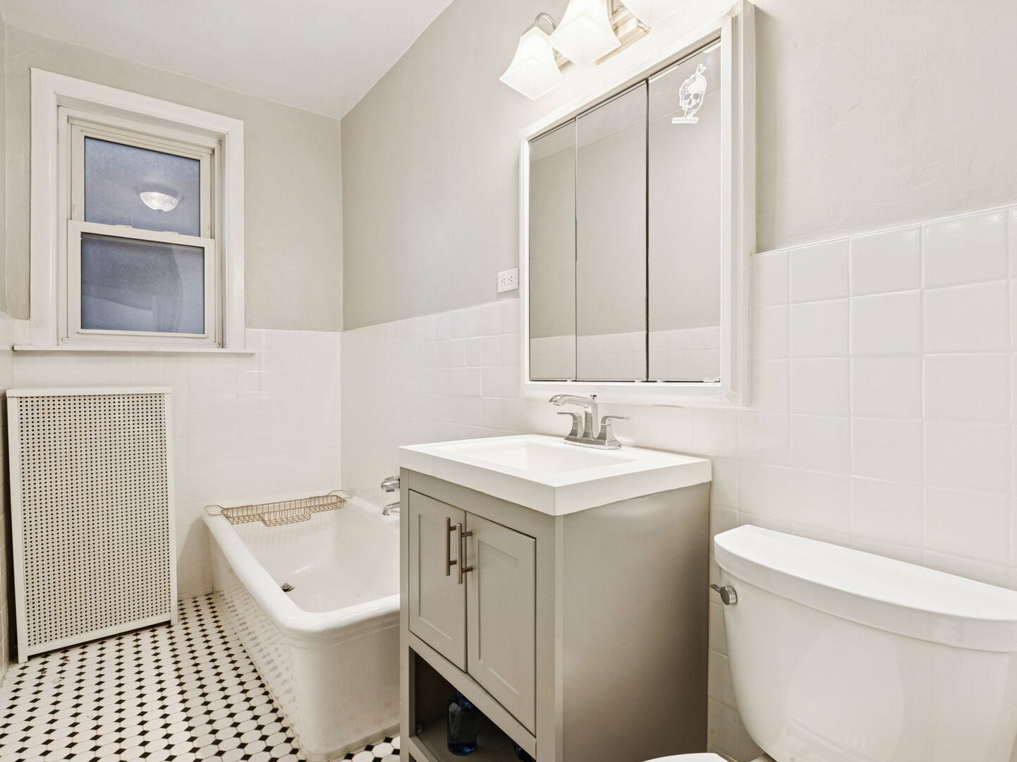 1040 W Balmoral Avenue Unit: 4B