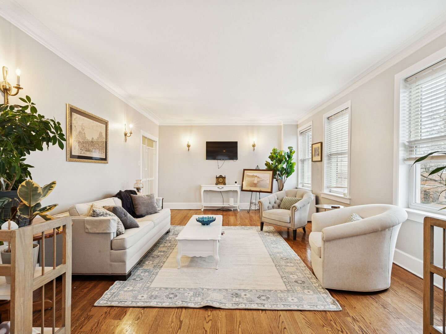 1040 W Balmoral Avenue Unit: 4B