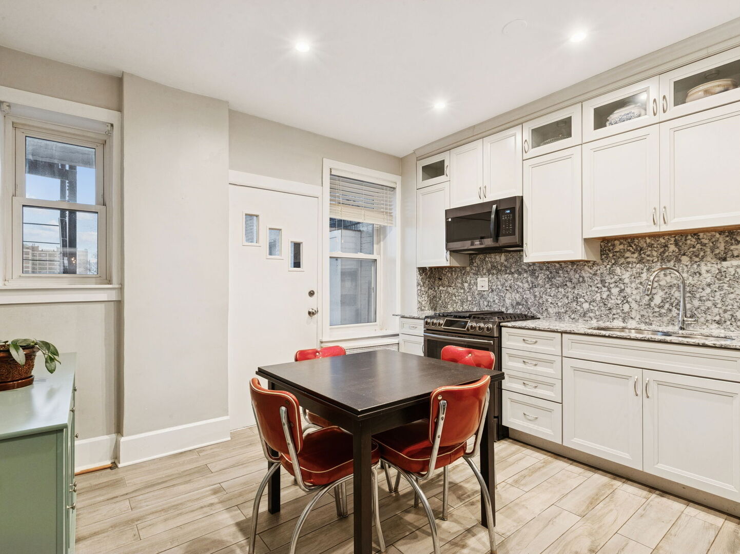 1040 W Balmoral Avenue Unit: 4B