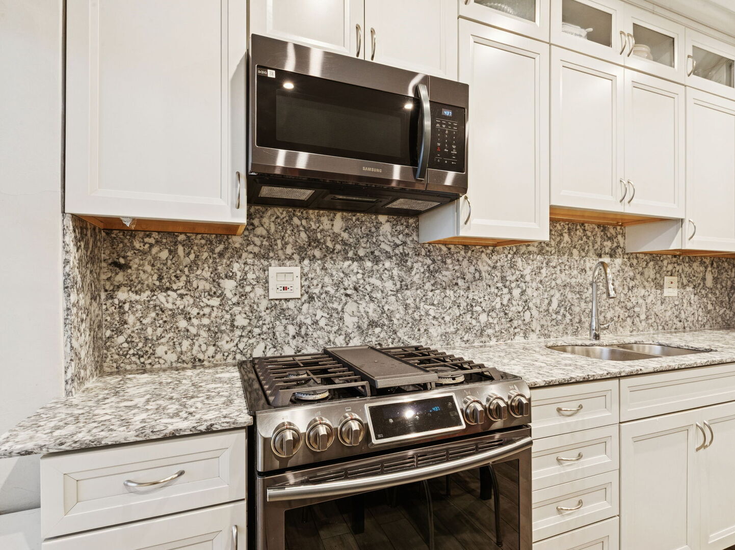 1040 W Balmoral Avenue Unit: 4B