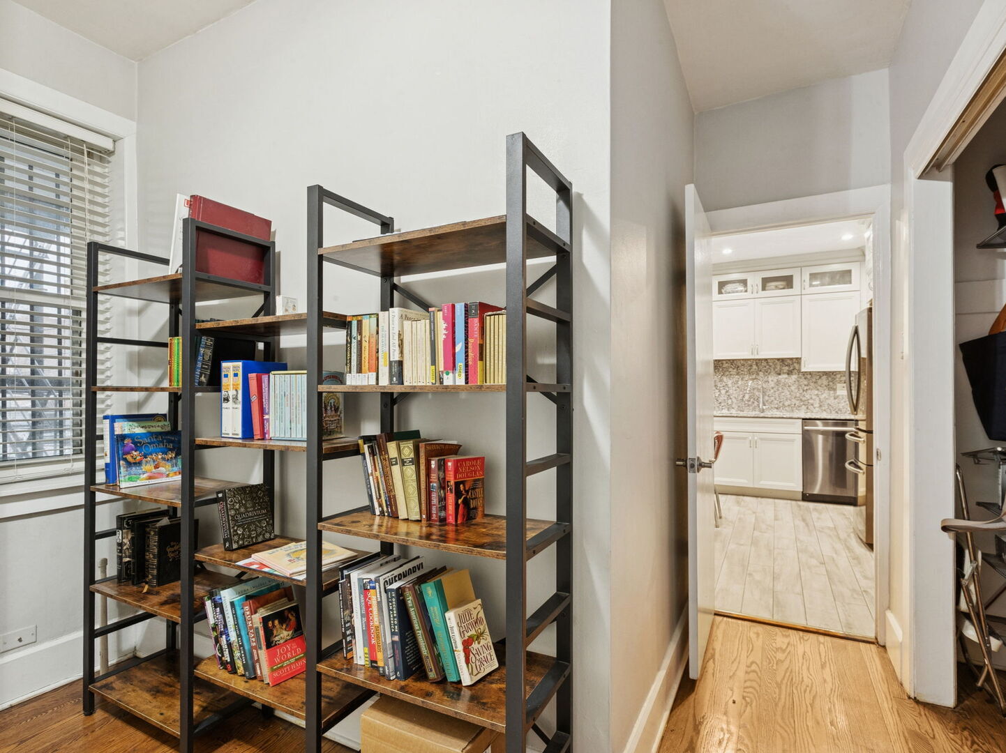 1040 W Balmoral Avenue Unit: 4B