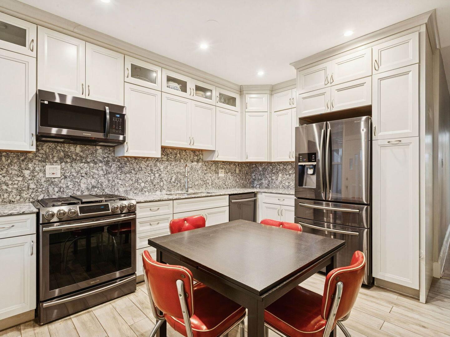 1040 W Balmoral Avenue Unit: 4B