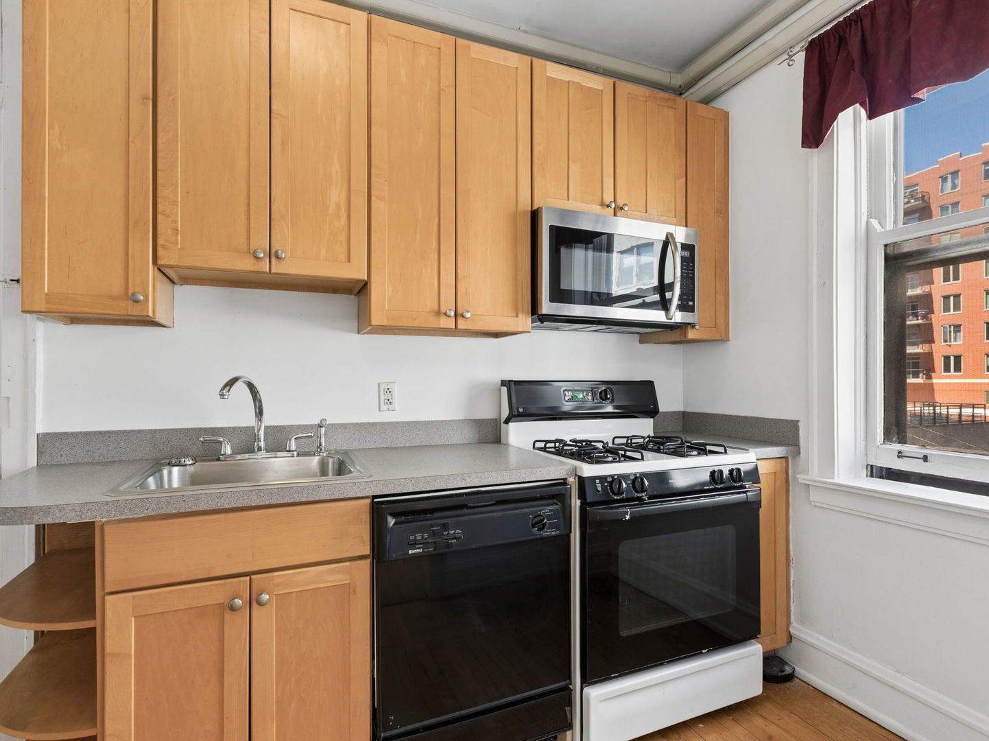 848 Hinman Avenue Unit: 3