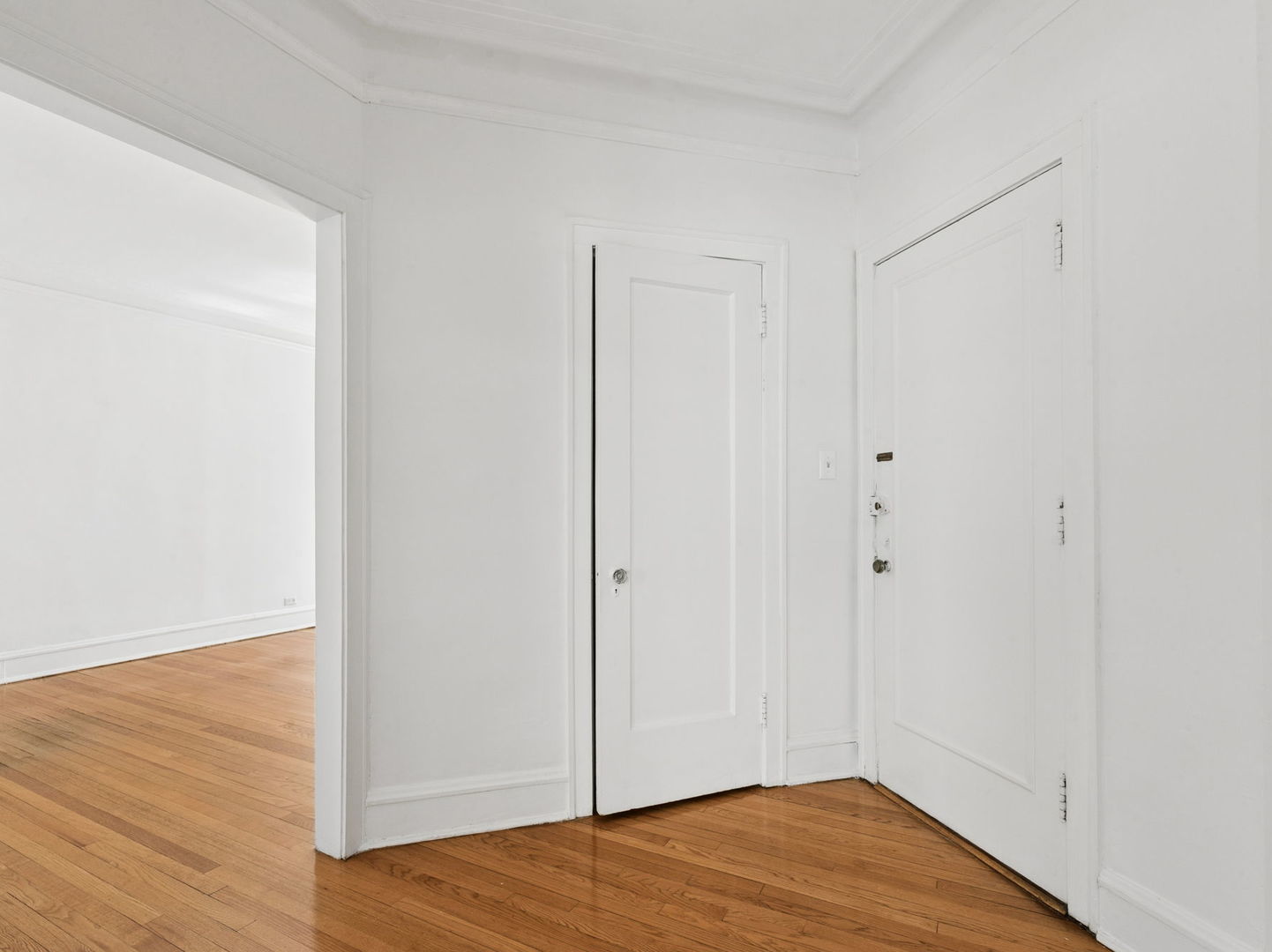 848 Hinman Avenue Unit: 3