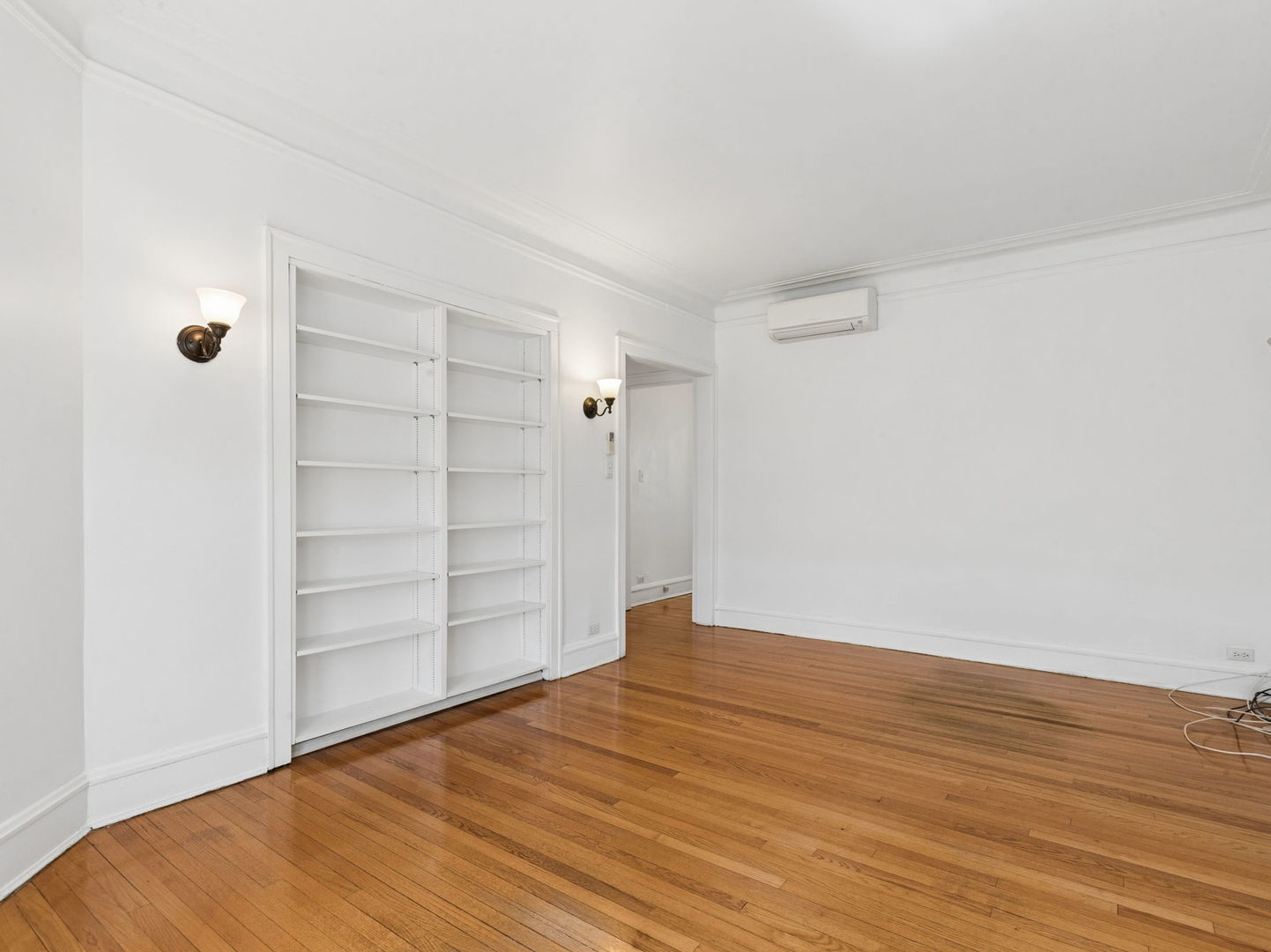 848 Hinman Avenue Unit: 3