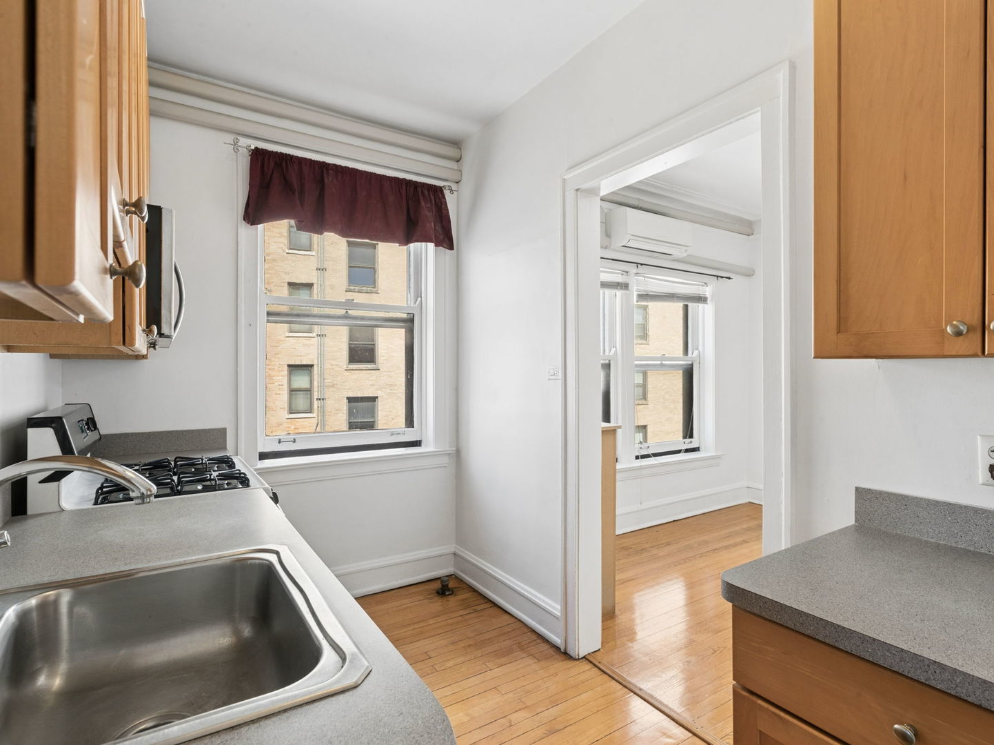 848 Hinman Avenue Unit: 3