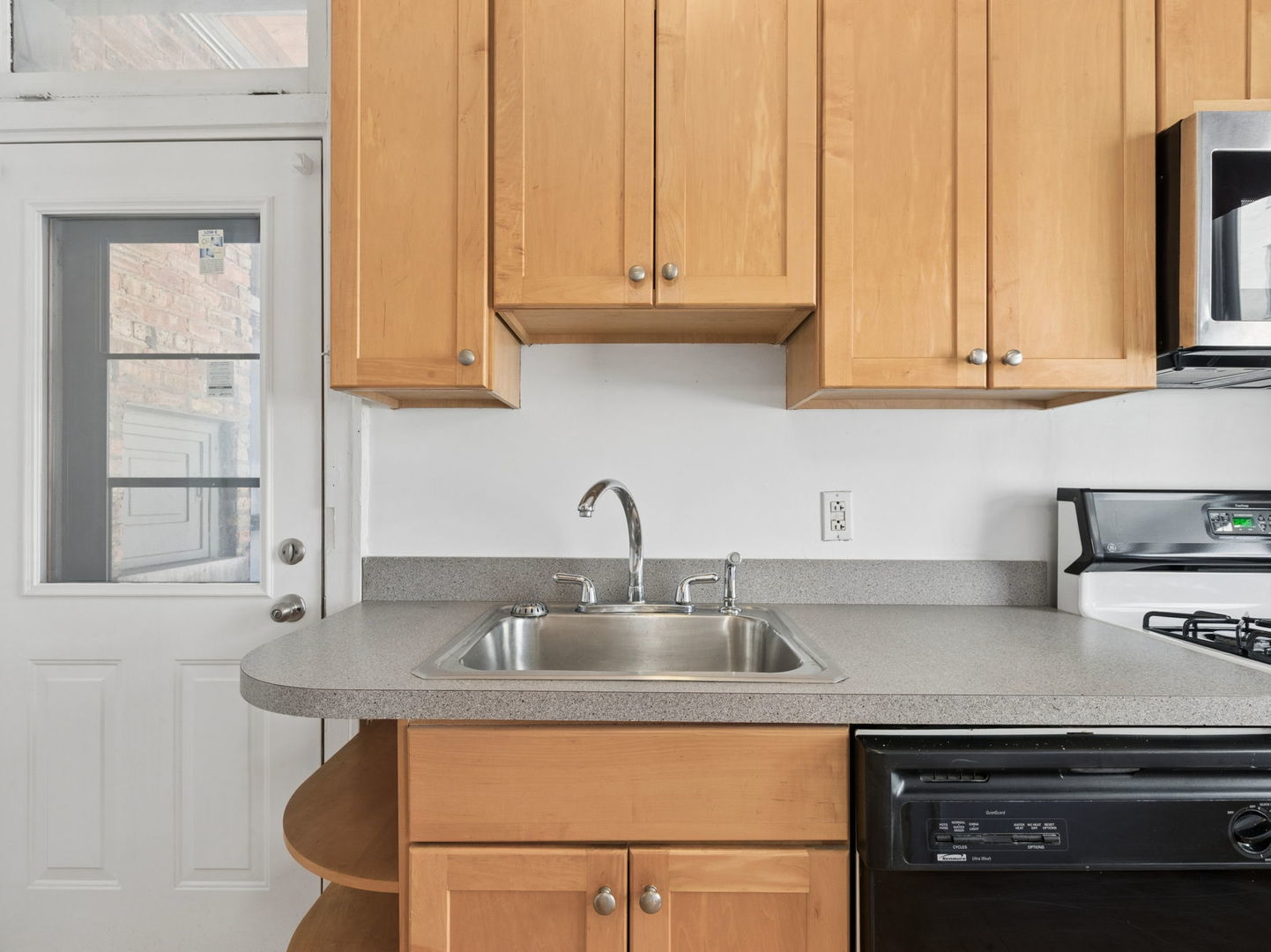 848 Hinman Avenue Unit: 3