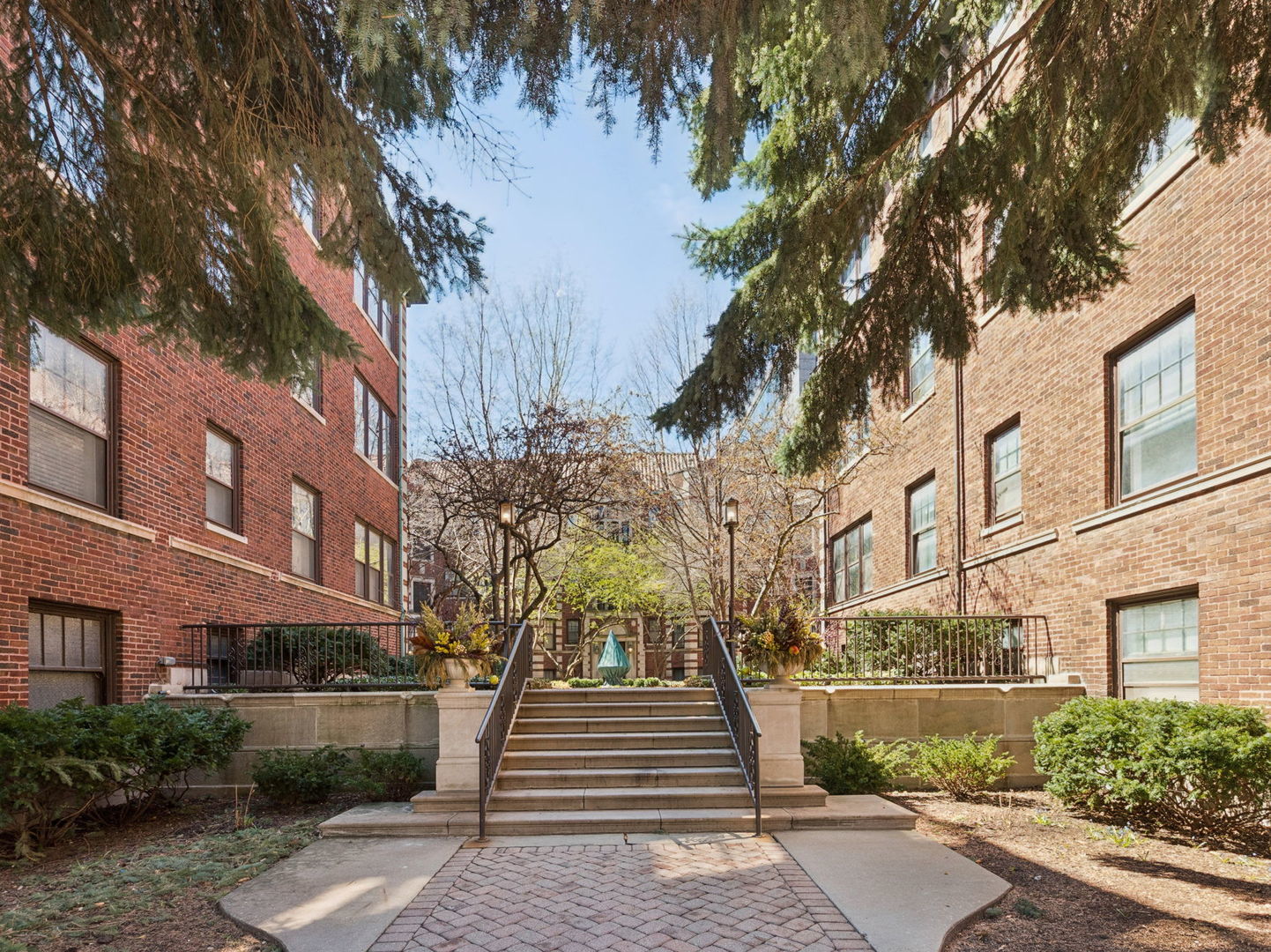 848 Hinman Avenue Unit: 3