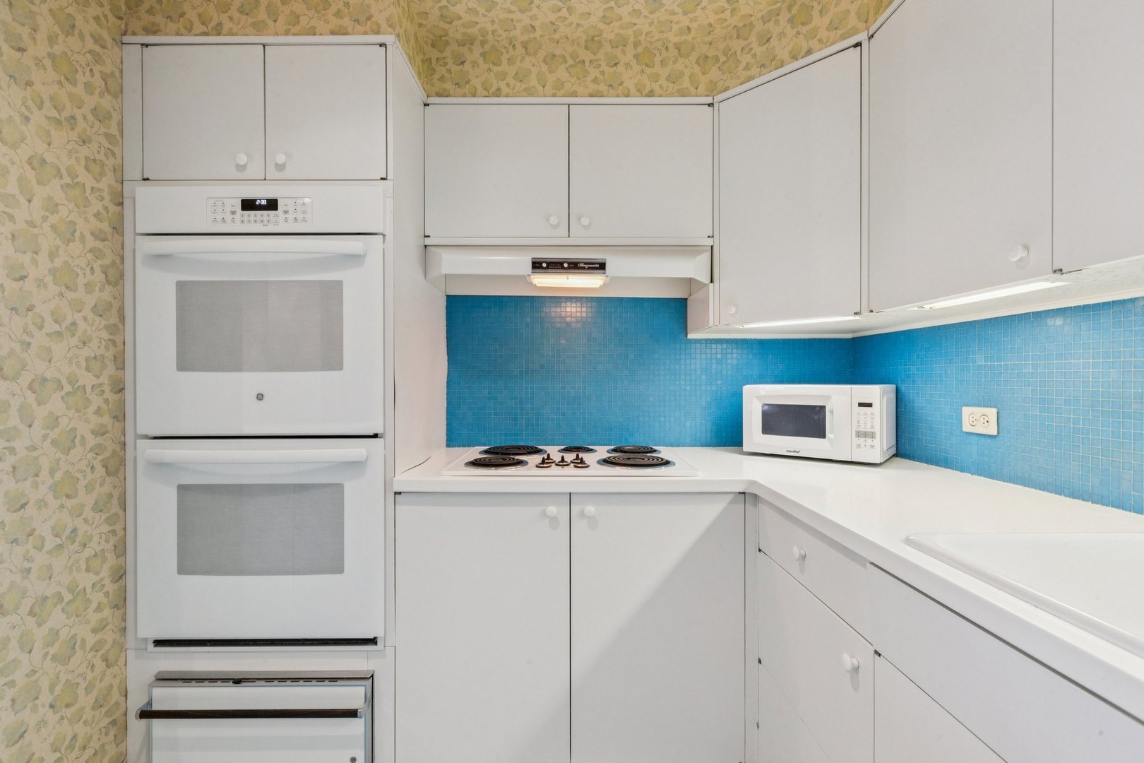 180 E PEARSON Street Unit: 4202