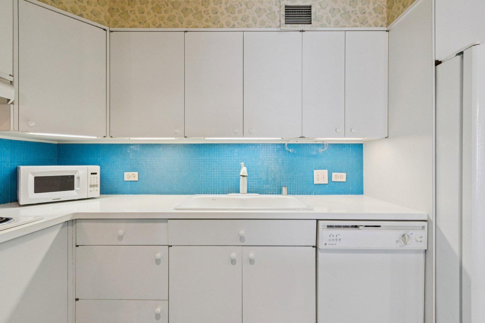 180 E PEARSON Street Unit: 4202