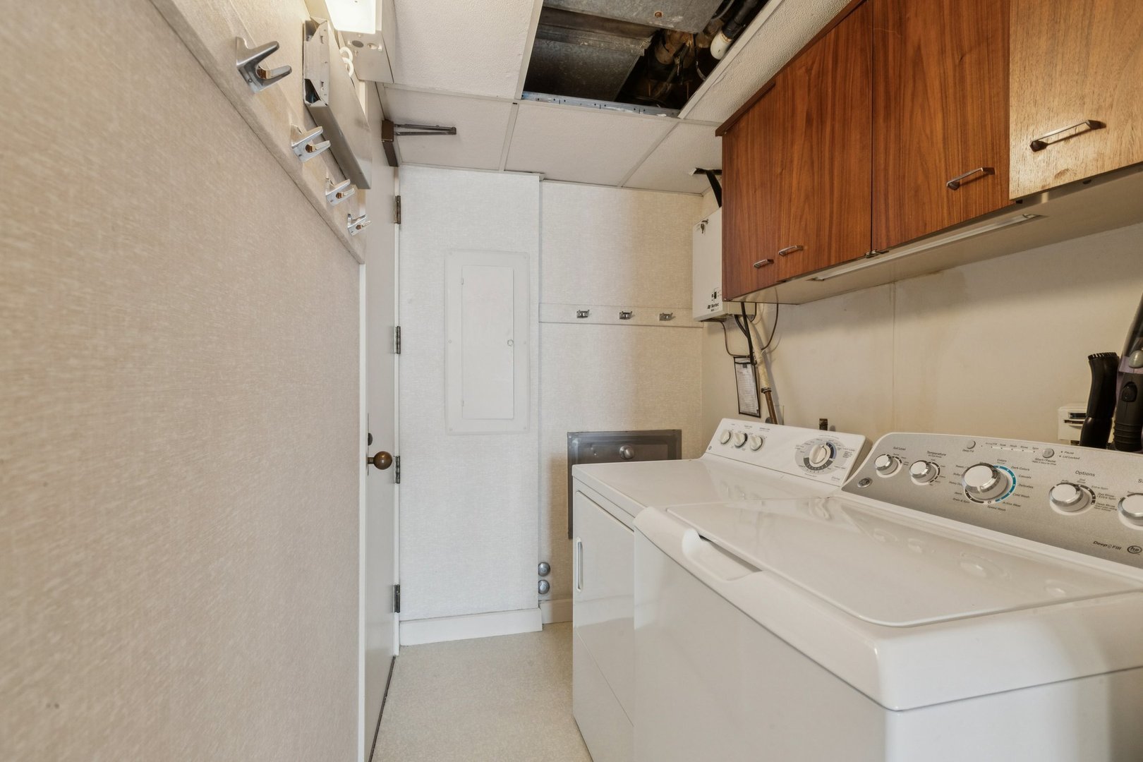 180 E PEARSON Street Unit: 4202