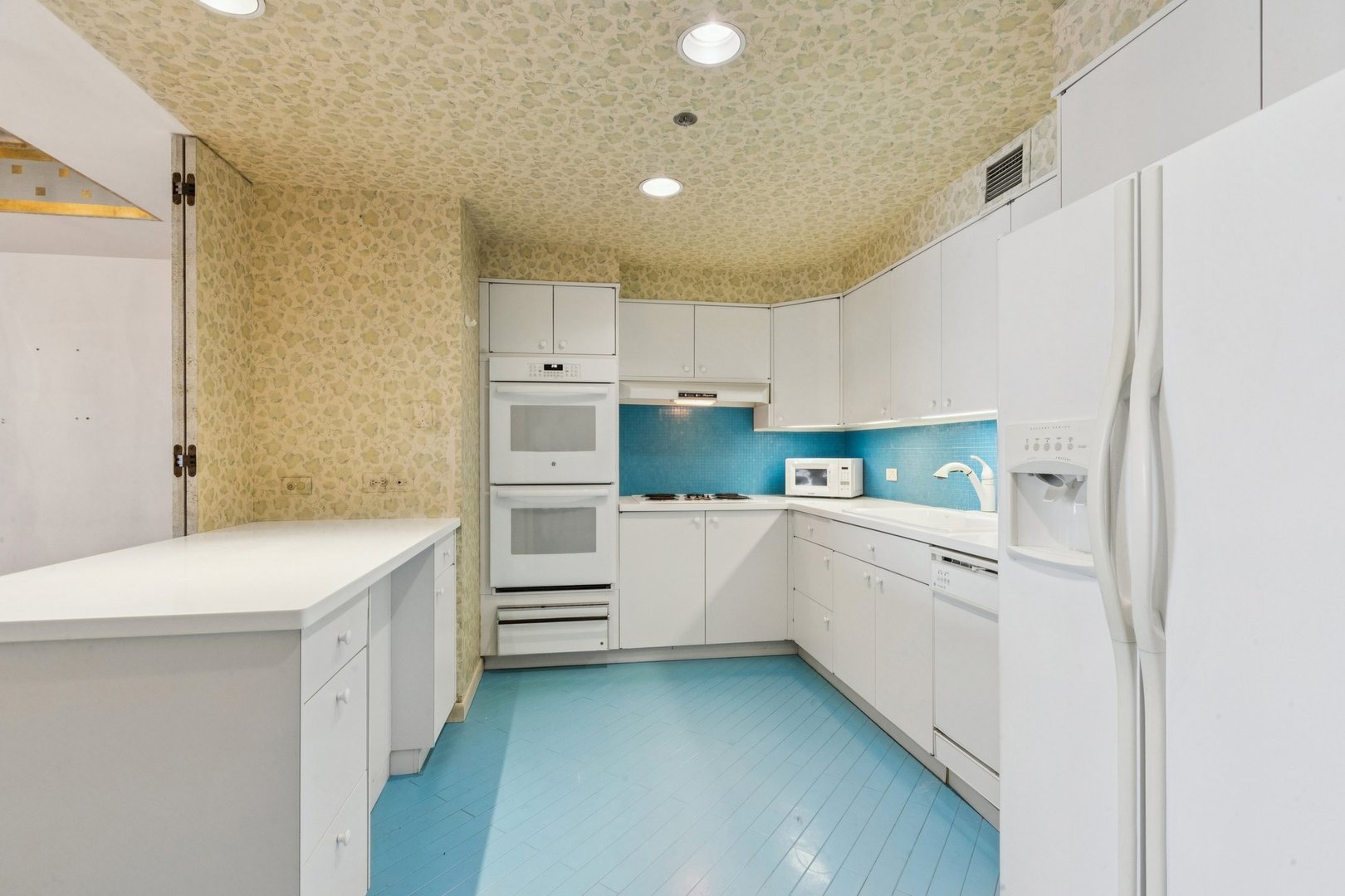 180 E PEARSON Street Unit: 4202