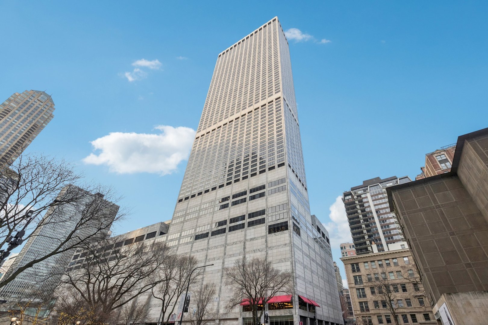 180 E PEARSON Street Unit: 4202