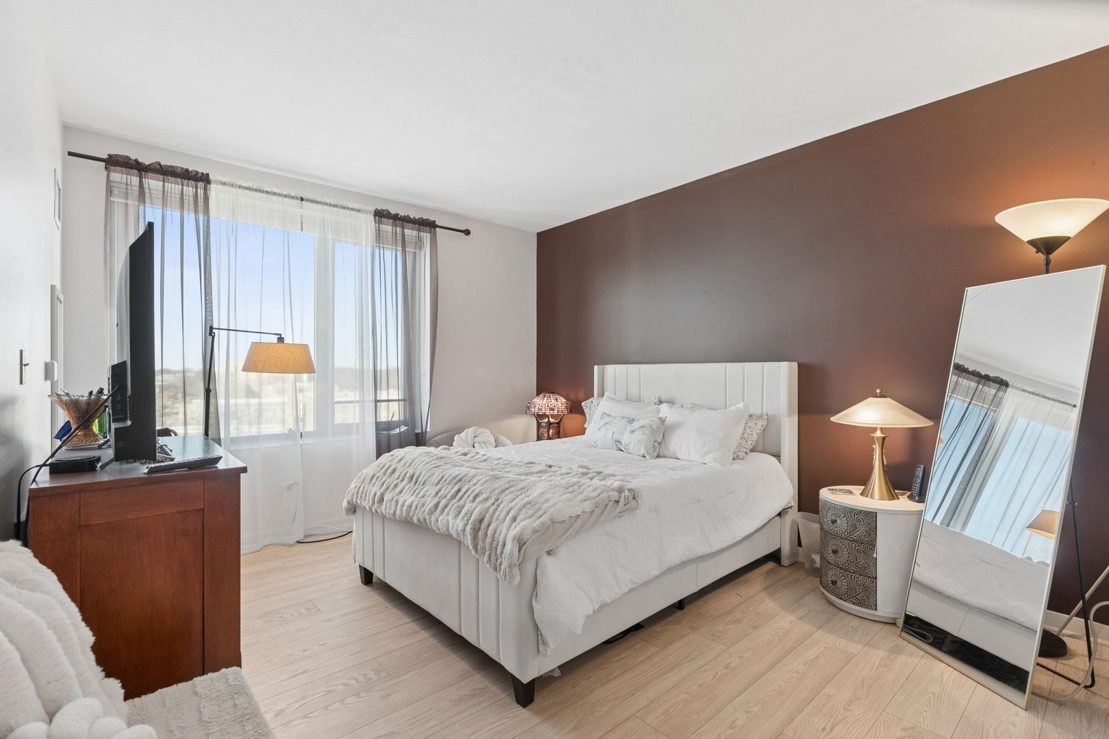900 CHICAGO Avenue Unit: 609