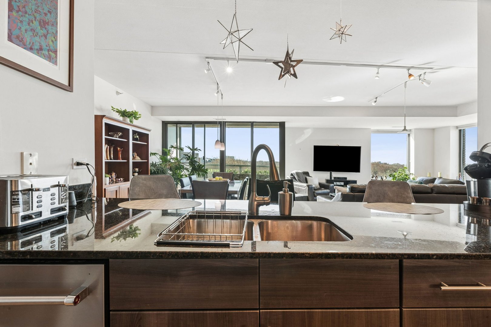 900 CHICAGO Avenue Unit: 609