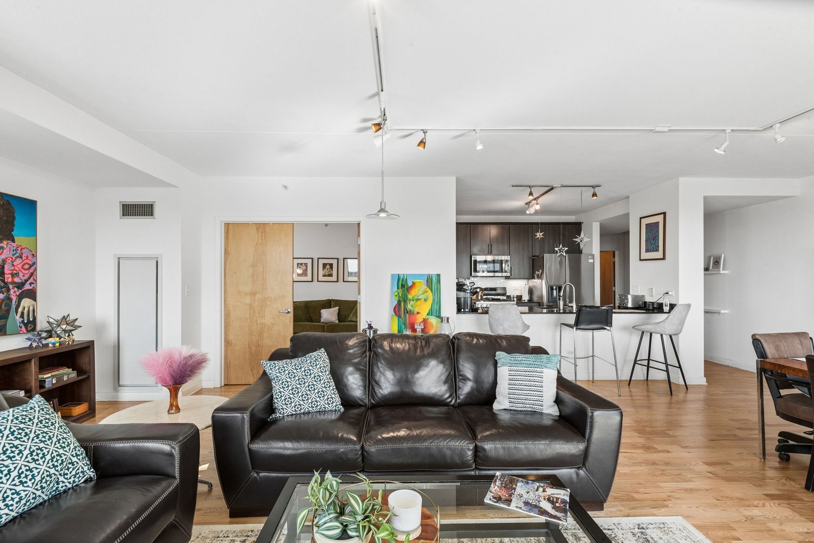 900 CHICAGO Avenue Unit: 609