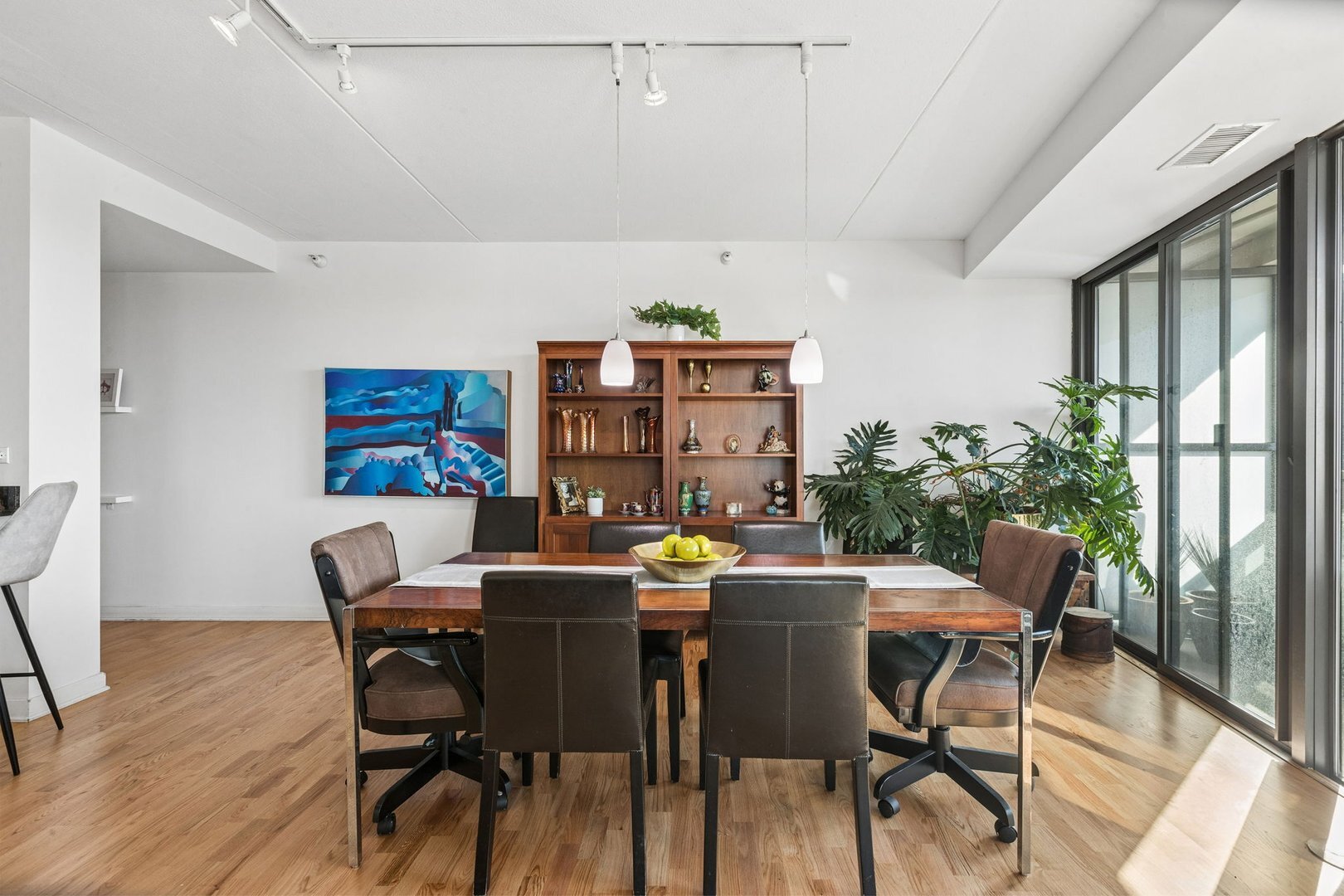 900 CHICAGO Avenue Unit: 609