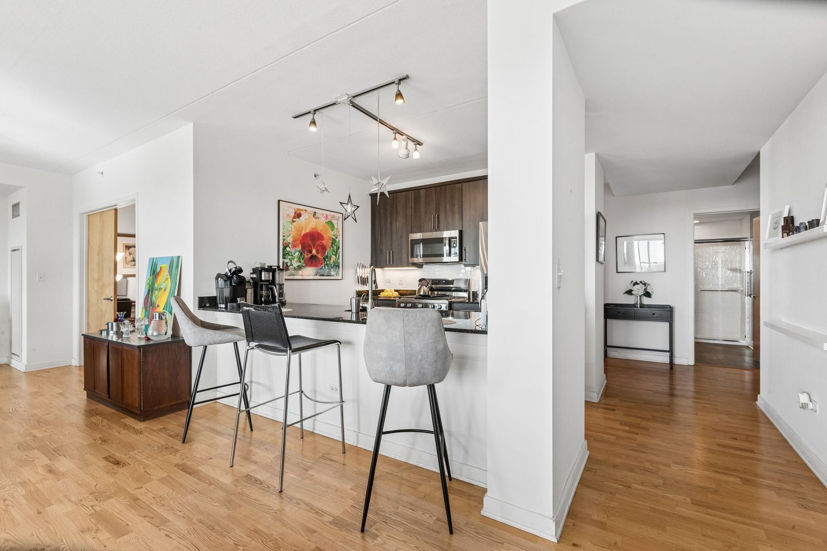 900 CHICAGO Avenue Unit: 609