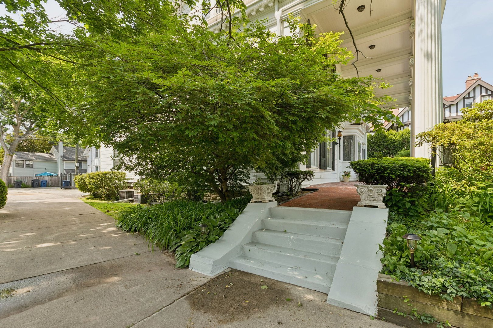 1616 Forest Place