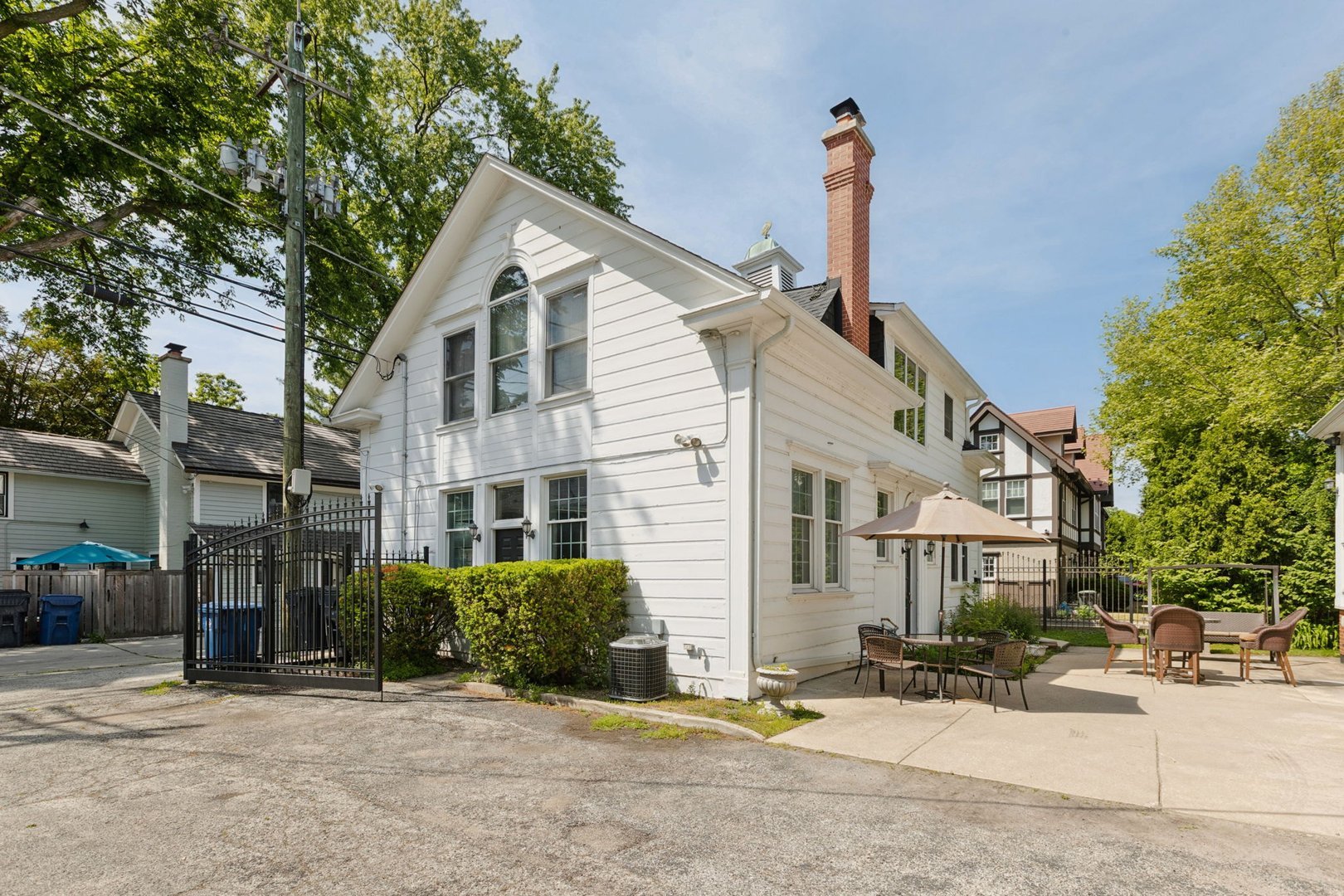 1616 Forest Place