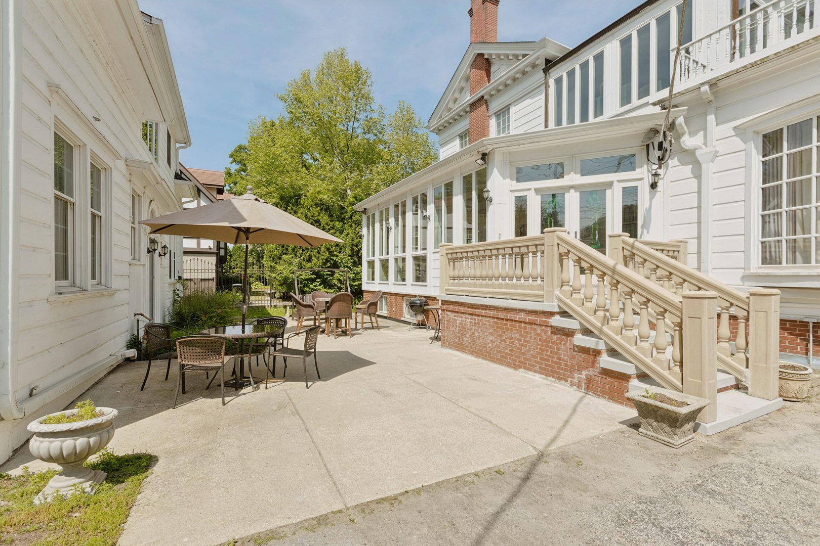 1616 Forest Place