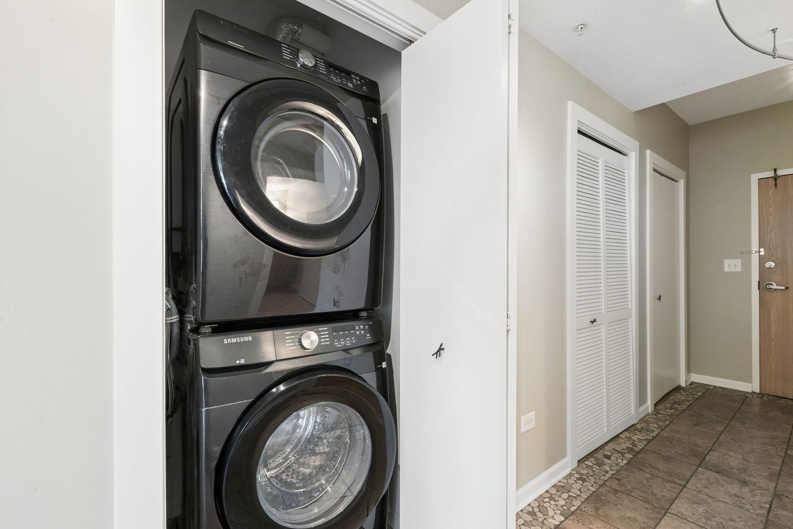 515 MAIN Street Unit: 802