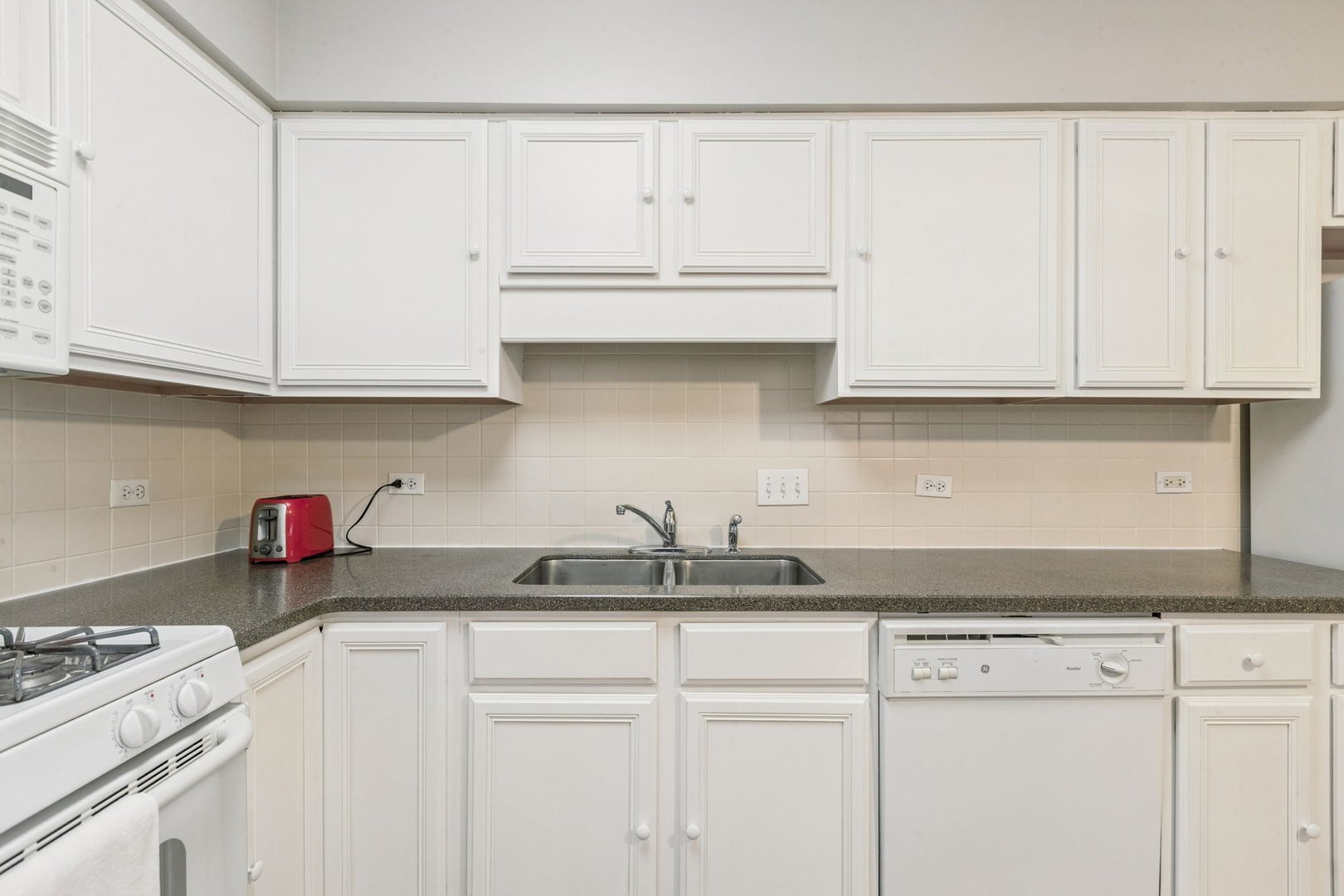 5155 Madison Street Unit: 3-208