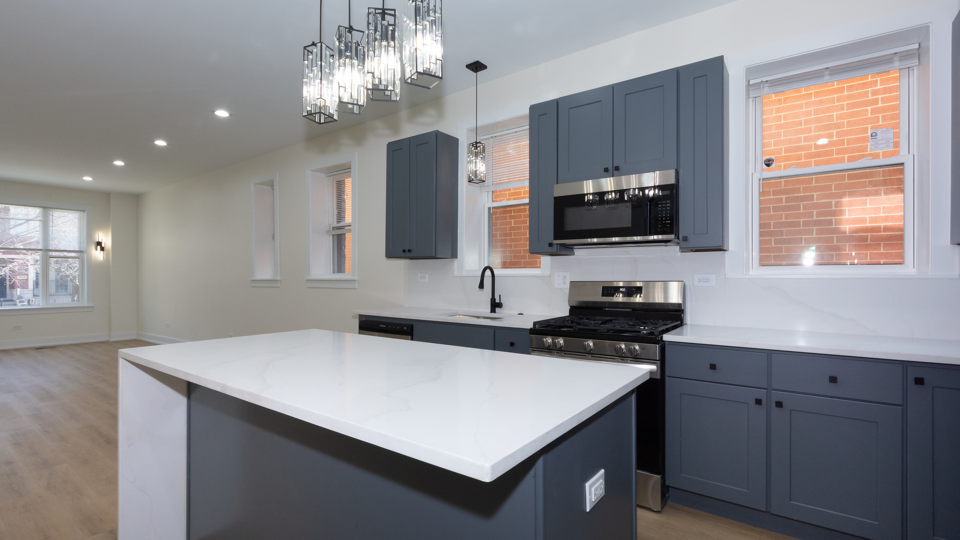 2036 N Hoyne Avenue Unit: 1