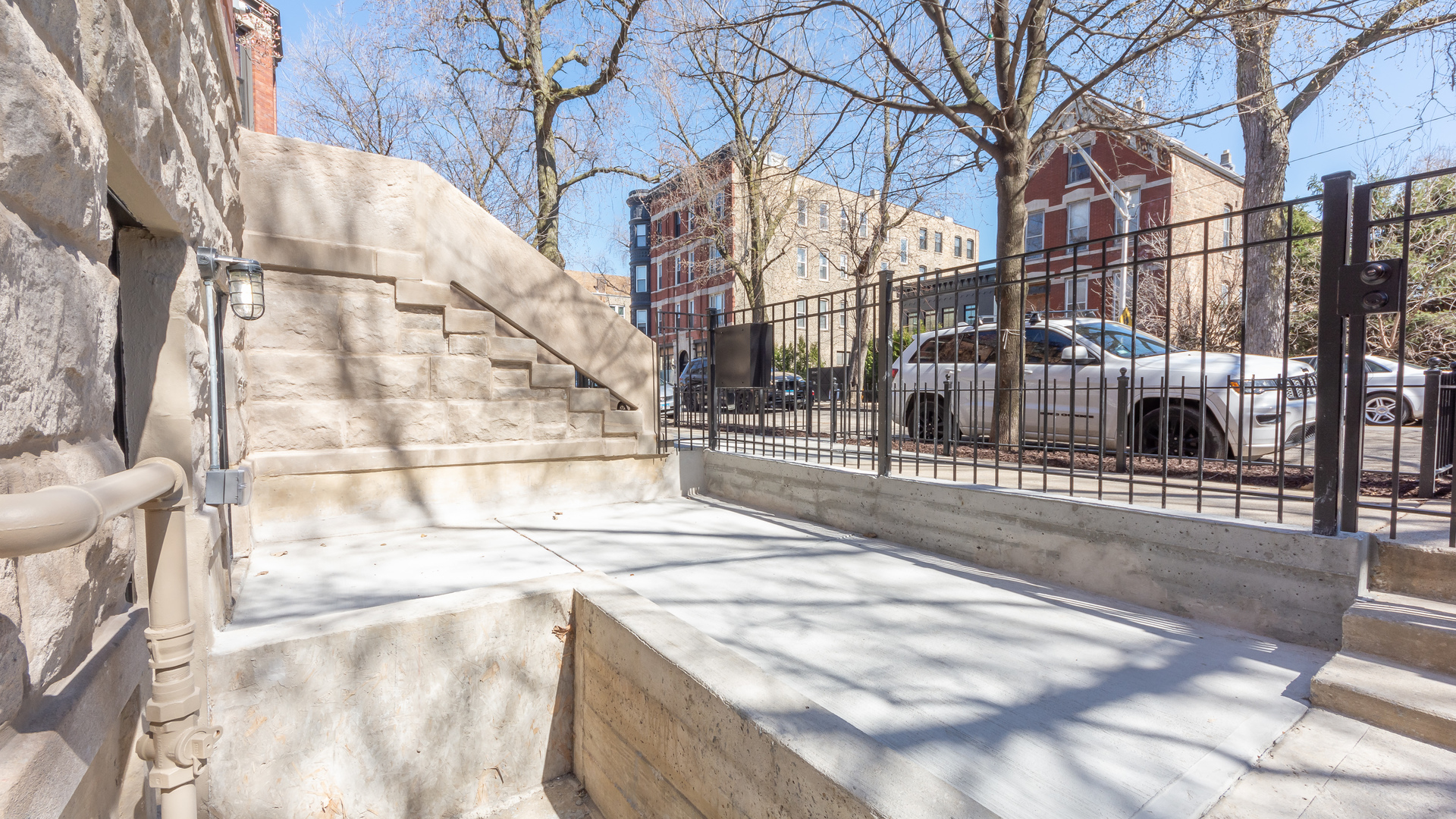 2036 N Hoyne Avenue Unit: 1