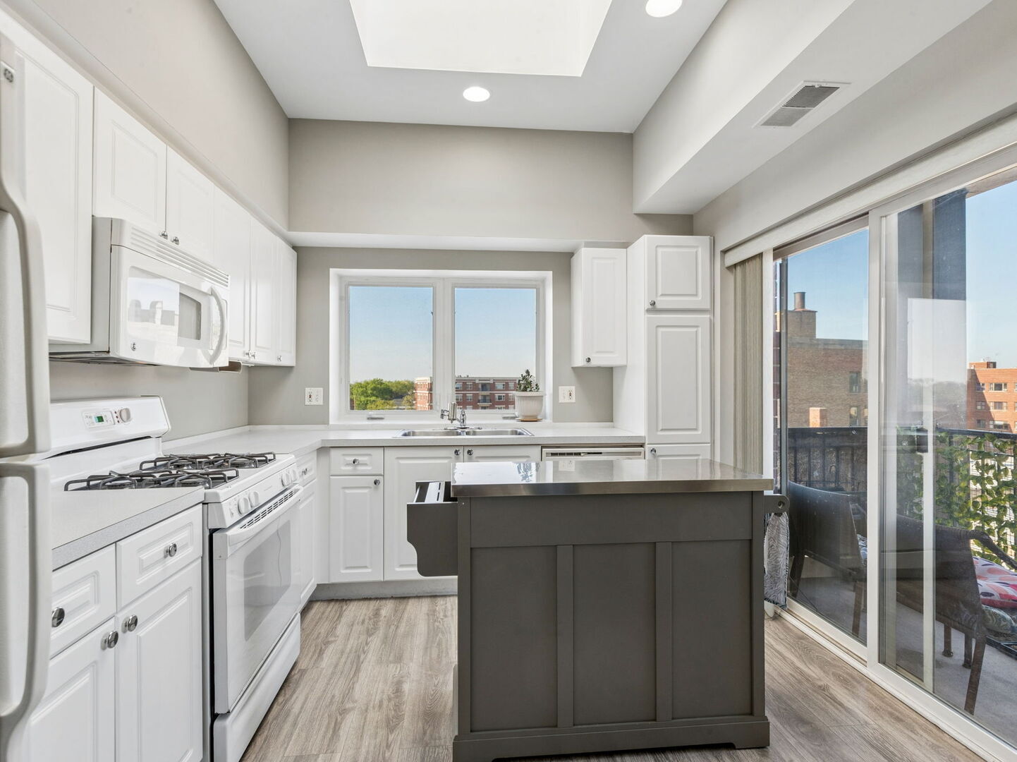 3303 GROVE Avenue Unit: 604