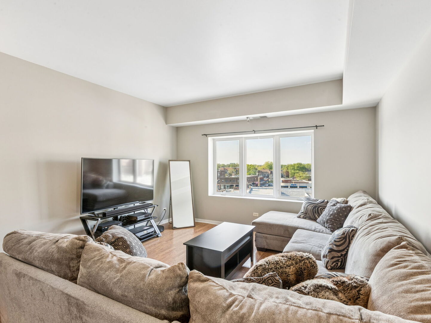 3303 GROVE Avenue Unit: 604