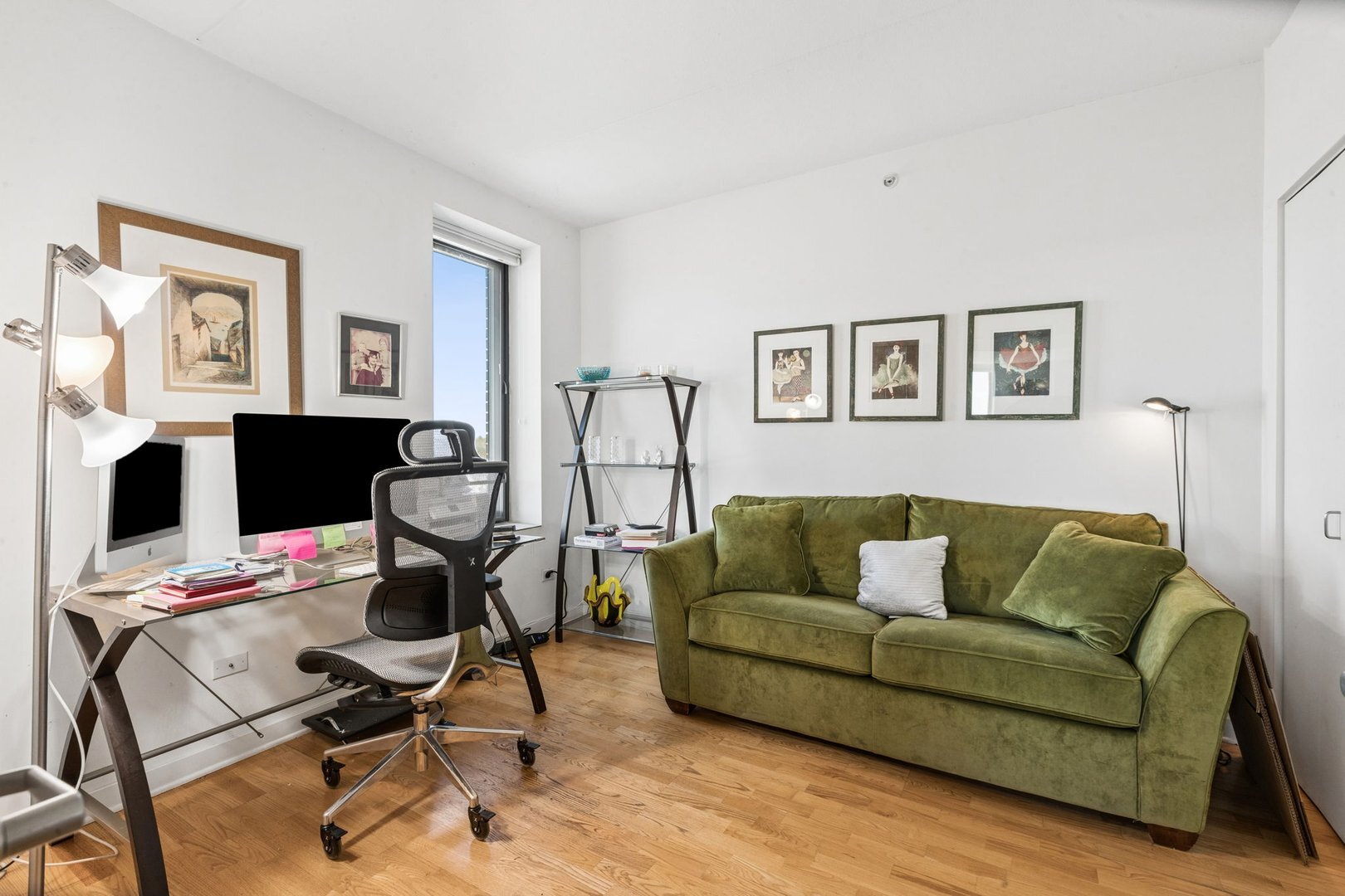 900 CHICAGO Avenue Unit: 609