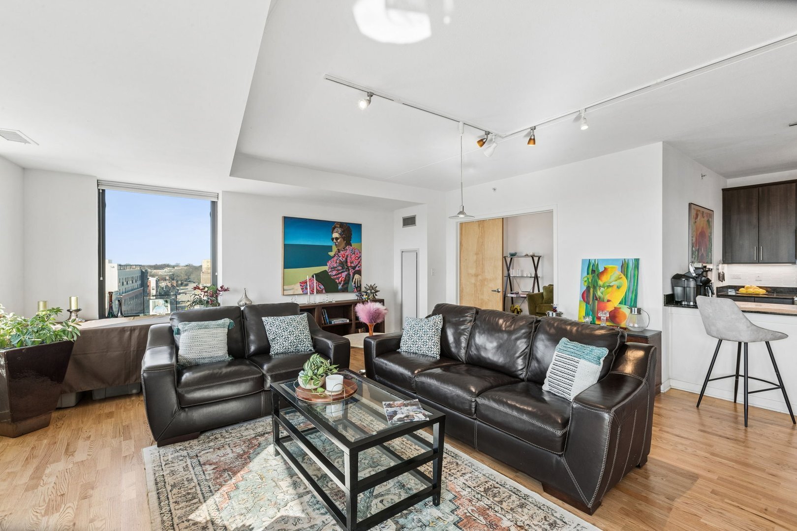 900 CHICAGO Avenue Unit: 609