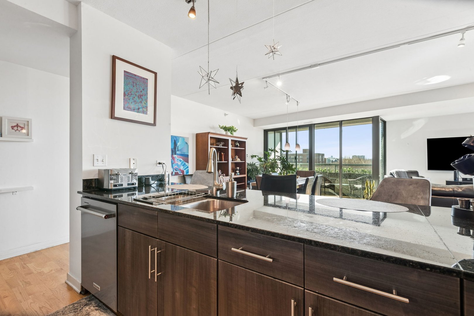 900 CHICAGO Avenue Unit: 609