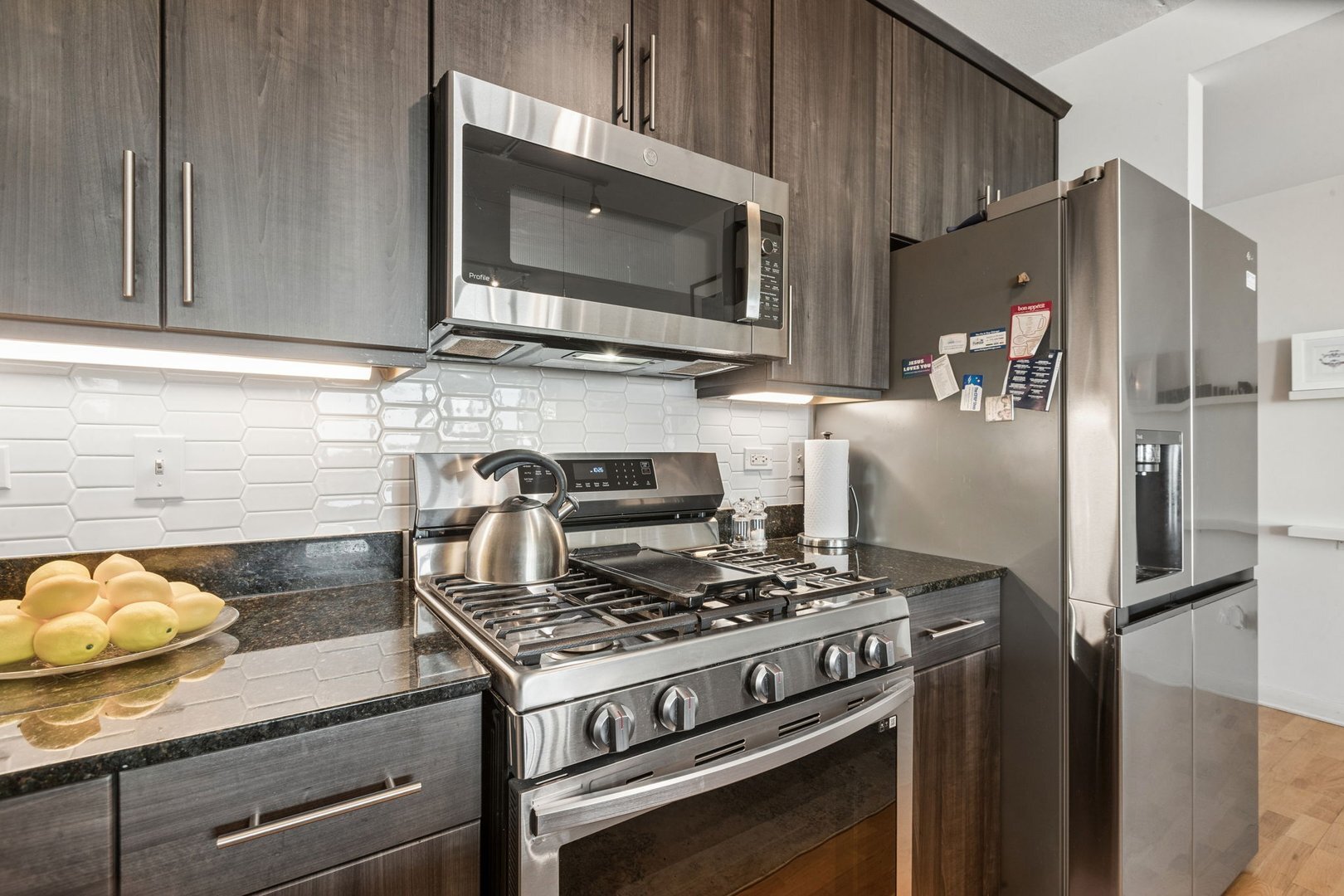 900 CHICAGO Avenue Unit: 609