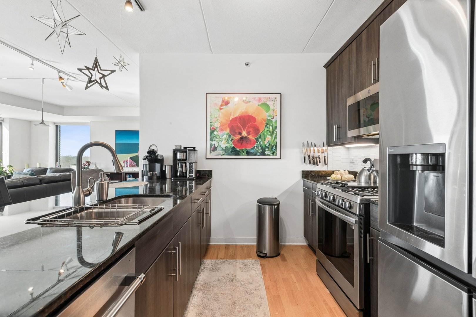 900 CHICAGO Avenue Unit: 609